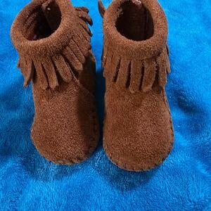 NIB Minne Tonka Suede Fringe Mokasins Back Flap Bootie Size 1